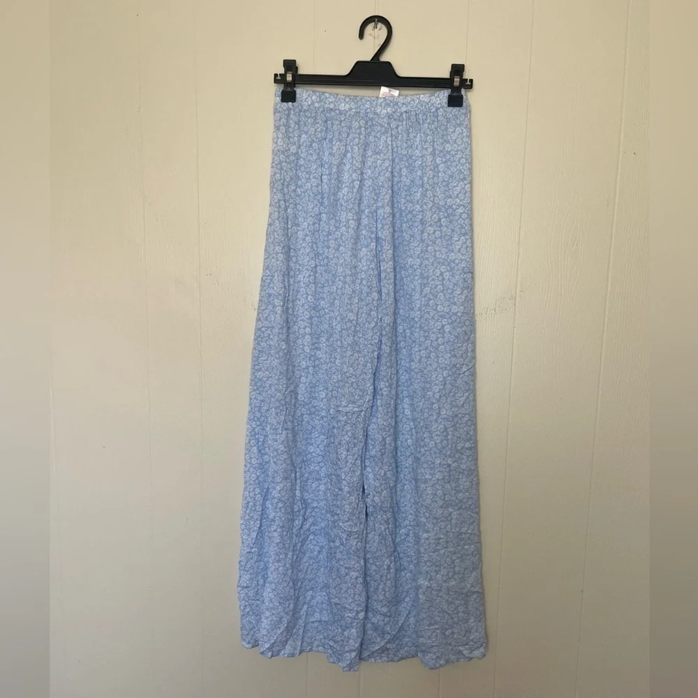 No Boundaries Blue and White Ditsy Floral Print Open Slit Pants - Women’s M - Picture 5 of 5